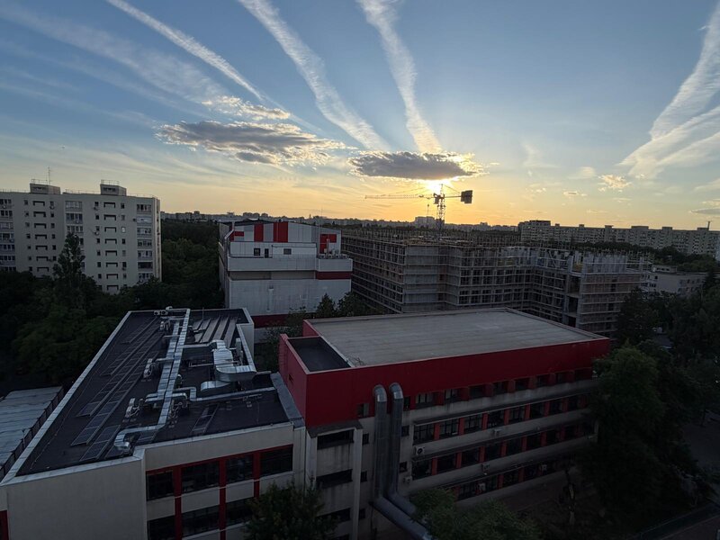 Titan Metrou - langa Parc IOR - Scoala Hamburg 195